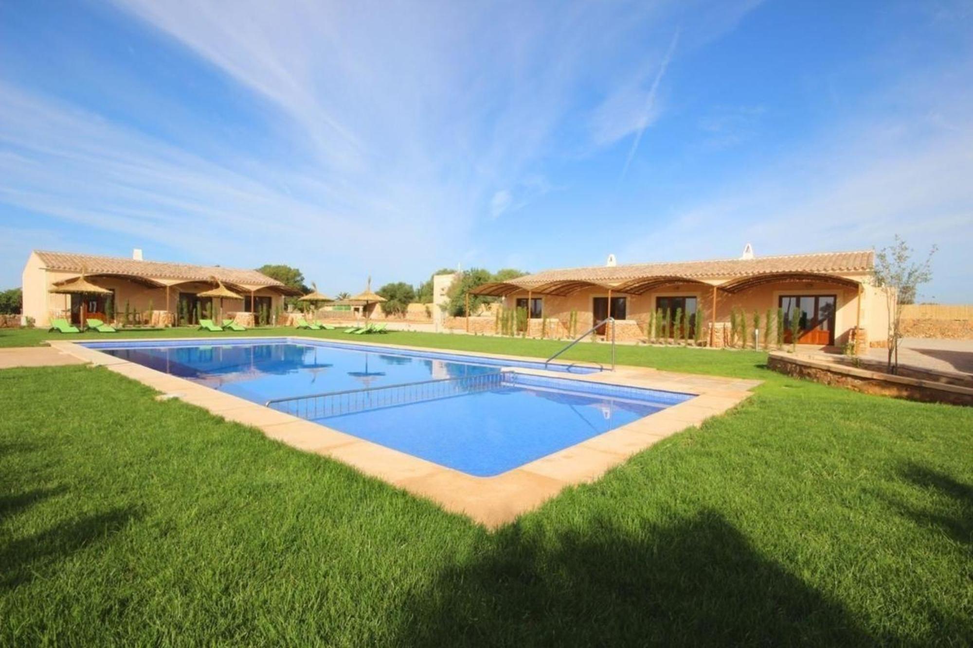 Apartment Mit Pool, Garten, Terrasse Und Grill