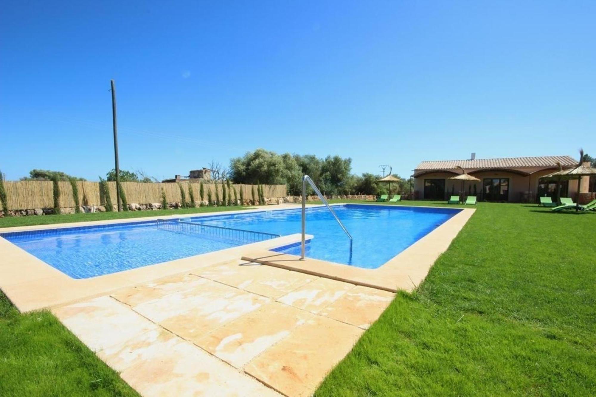 Appartement Mit Pool, Garten, Terrasse Und Grill